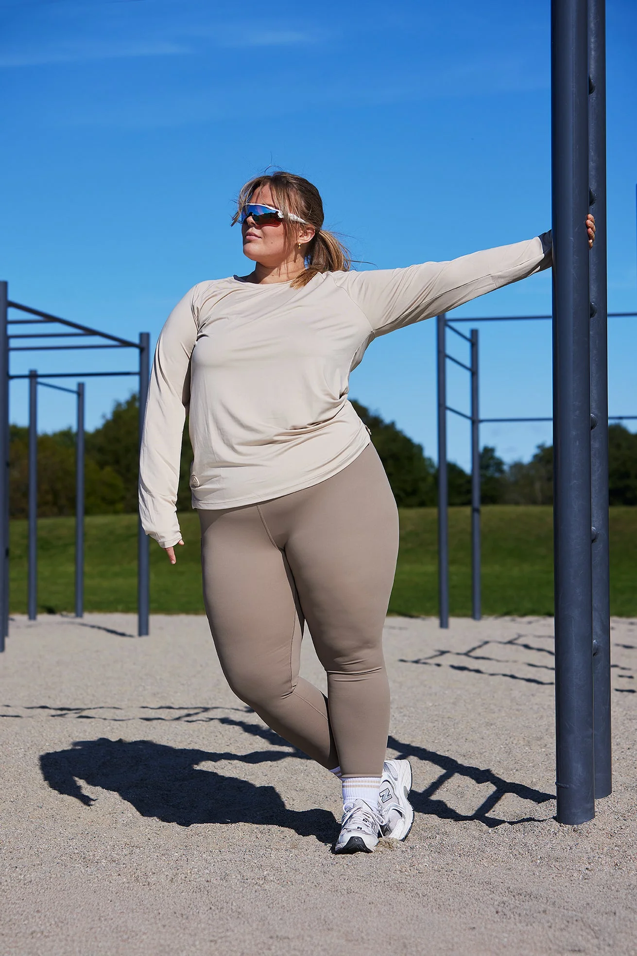 Active scrunch shape tights - Leafless Tree - Image 4