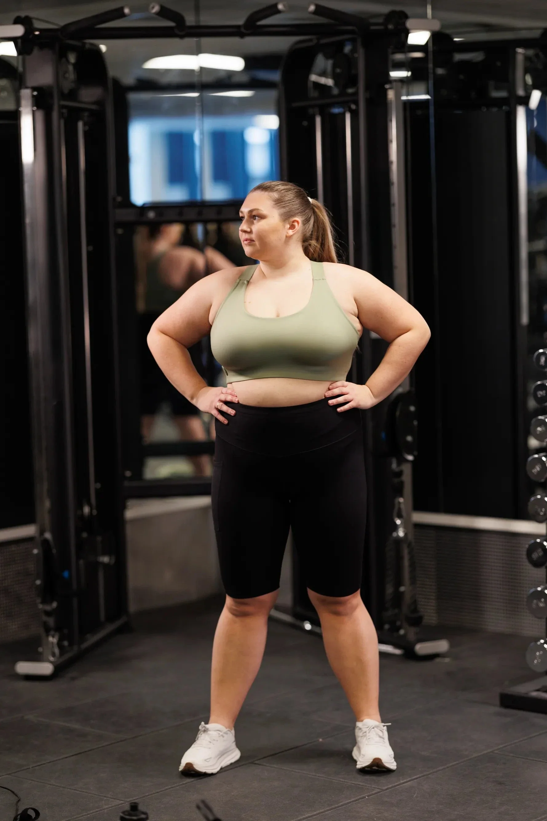 Active shape midi biker shorts - Black - Image 6