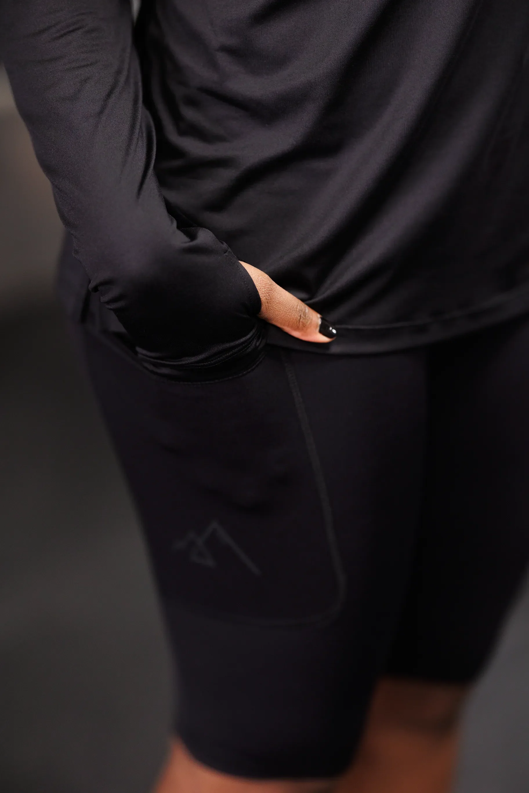 Active shape midi biker shorts - Black - Image 9