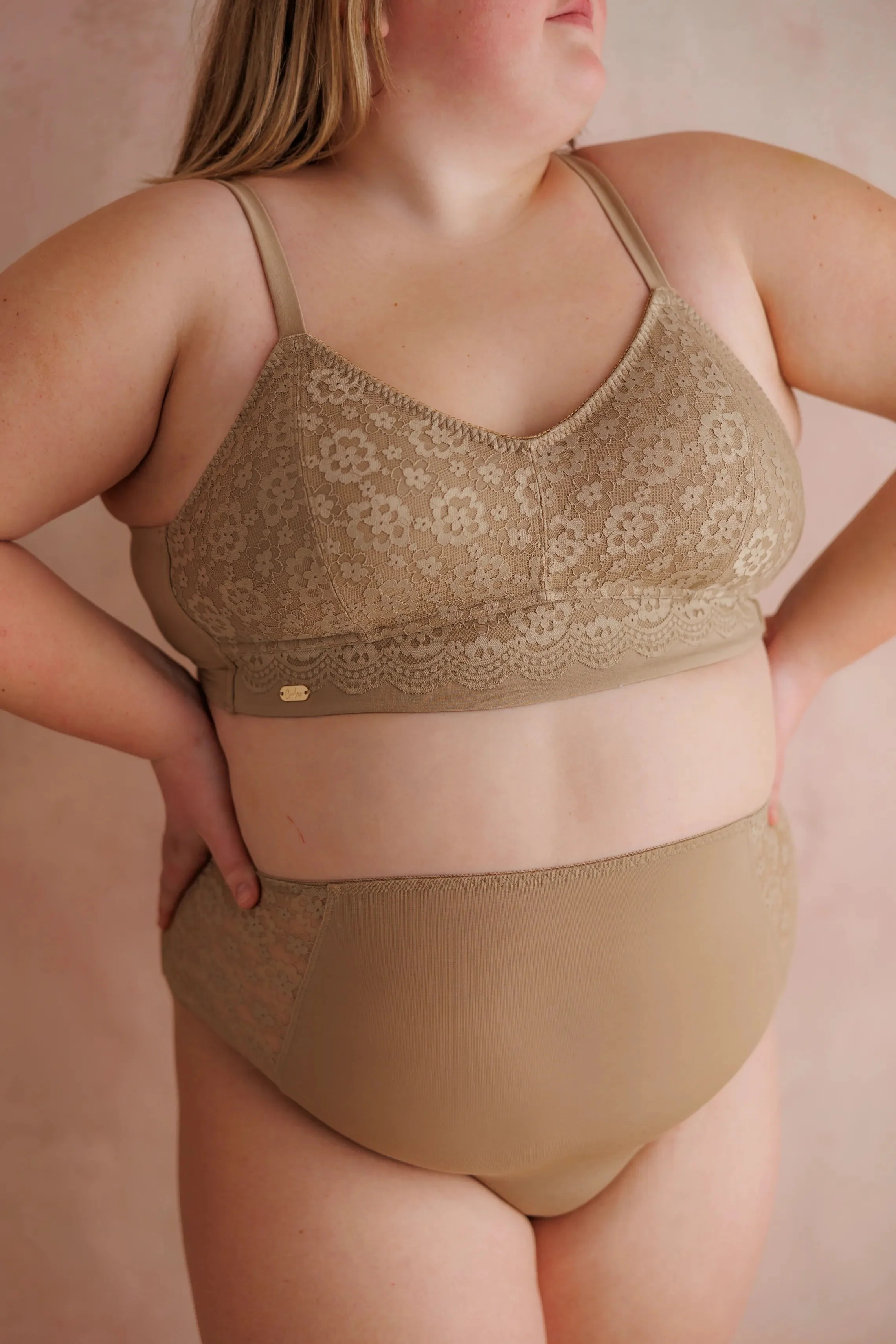 Anne Flower Mid Waist - Silver Mink - Image 11