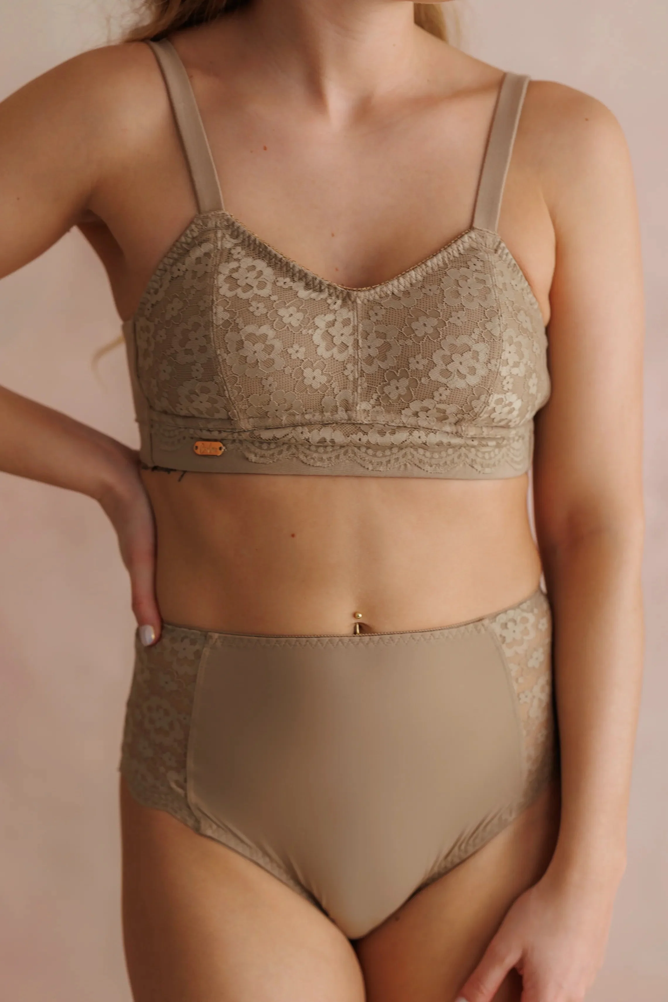 Anne Flower Mid Waist - Silver Mink - Image 4
