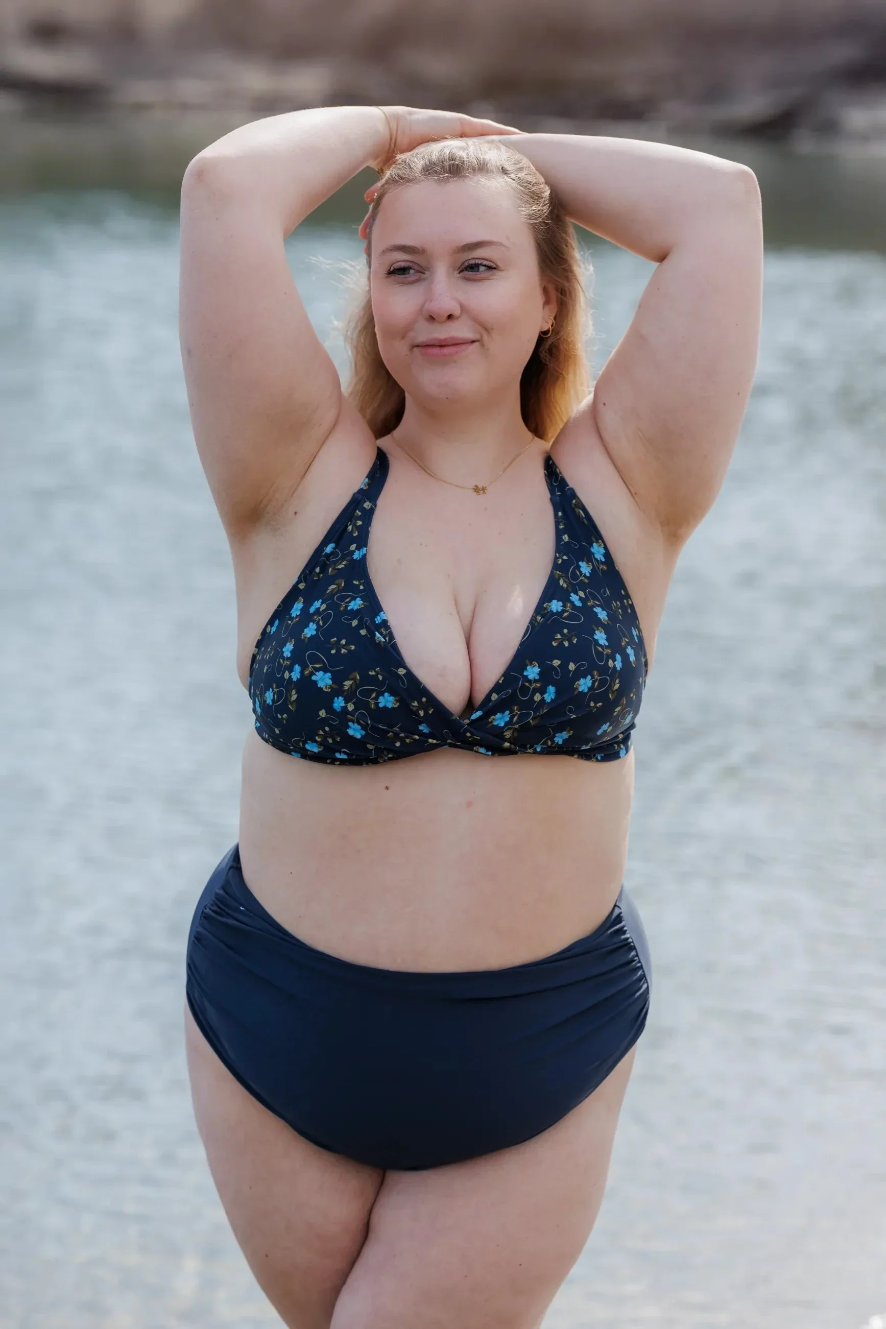 Bali bikinitopp - Mørkeblå - Floral - Image 3