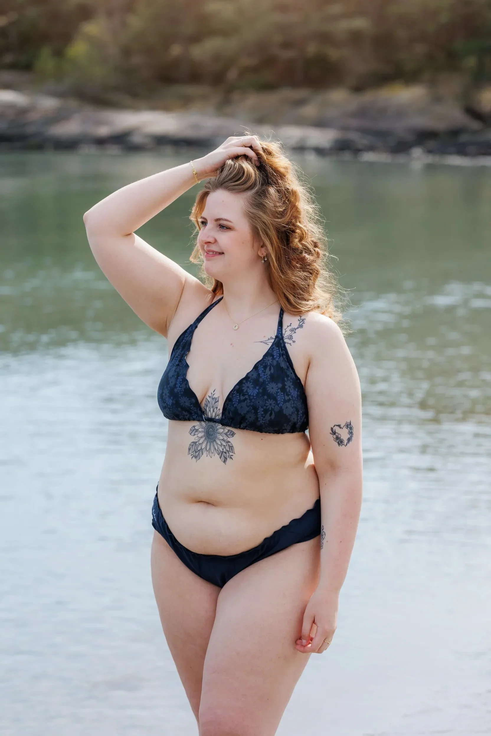 Cuba Ruffles bikinitopp - Mørkeblå - Petal Whisper - Image 3