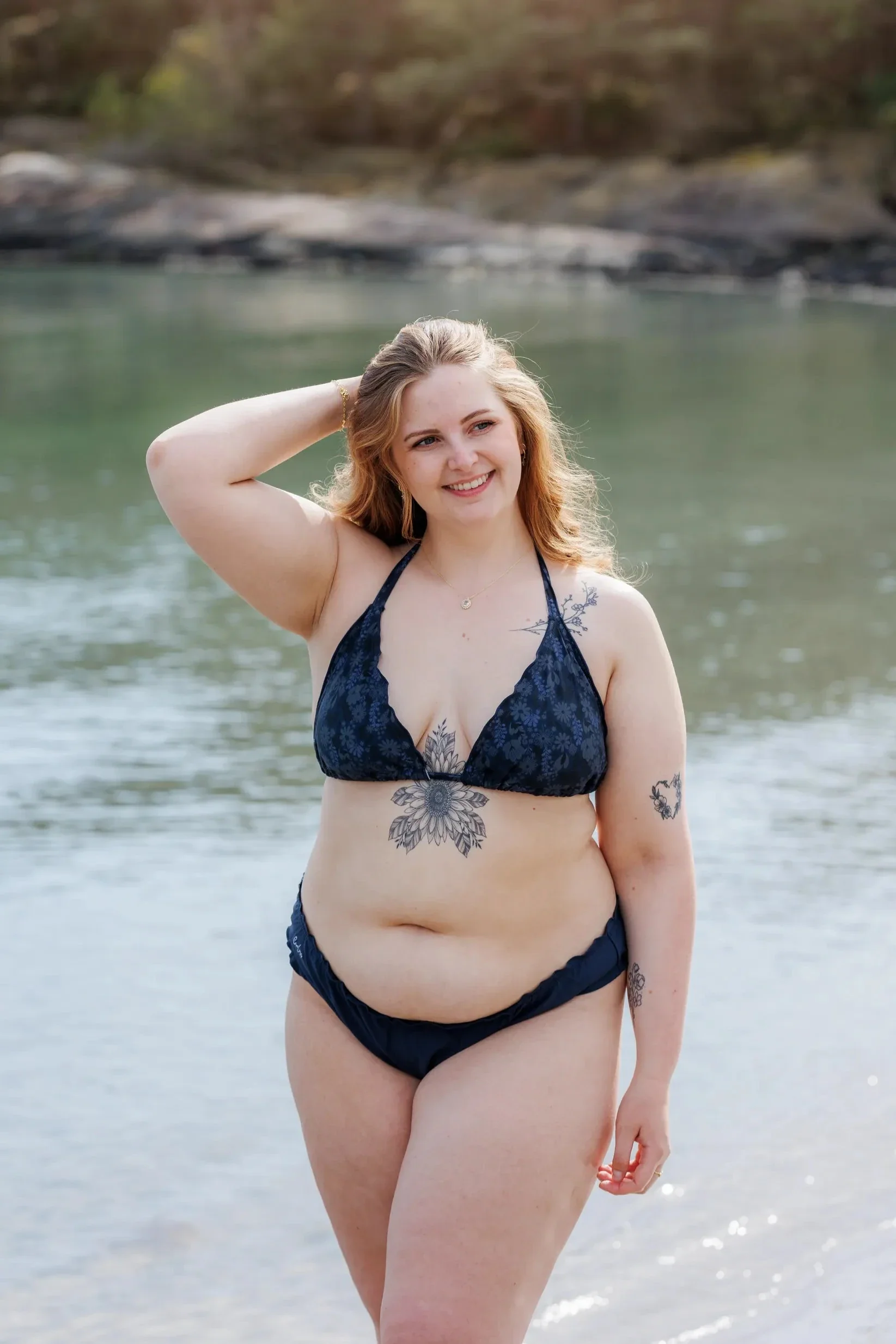 Cuba Ruffles bikinitopp - Mørkeblå - Petal Whisper - Image 4