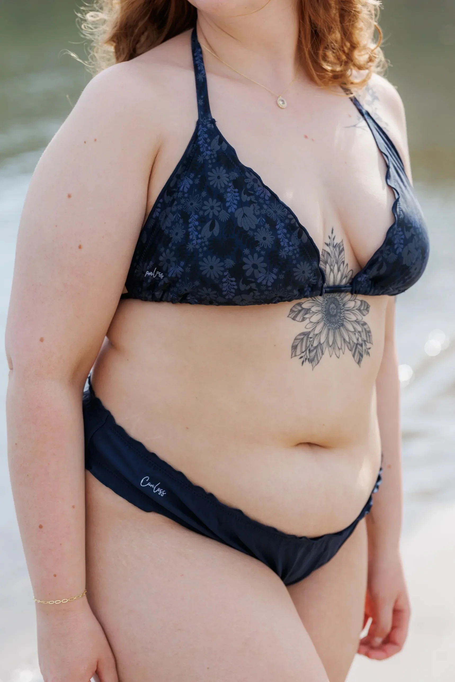 Cuba Ruffles bikinitopp - Mørkeblå - Petal Whisper - Image 5