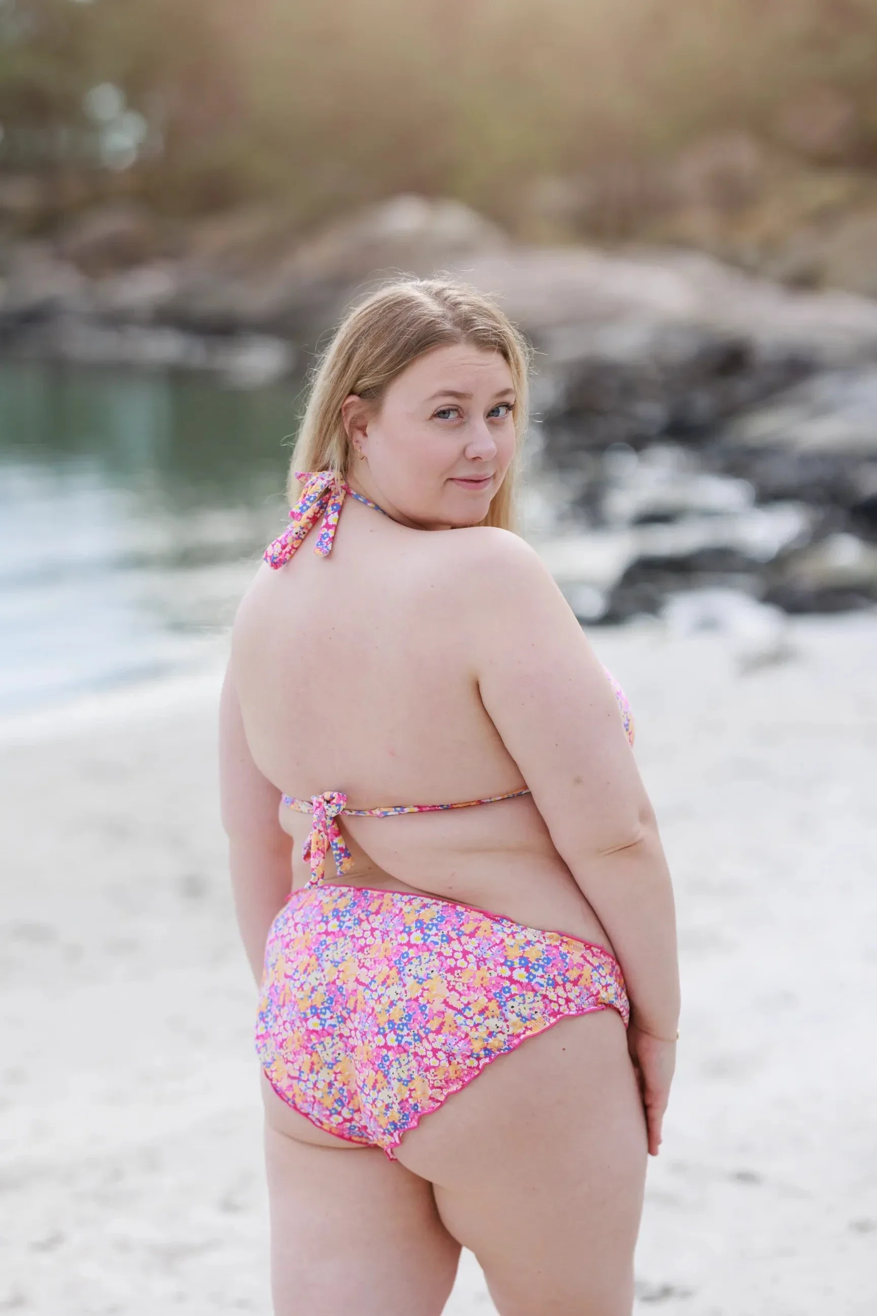 Cuba Ruffles bikinitopp - Mørkerosa - Wildbloom - Image 3