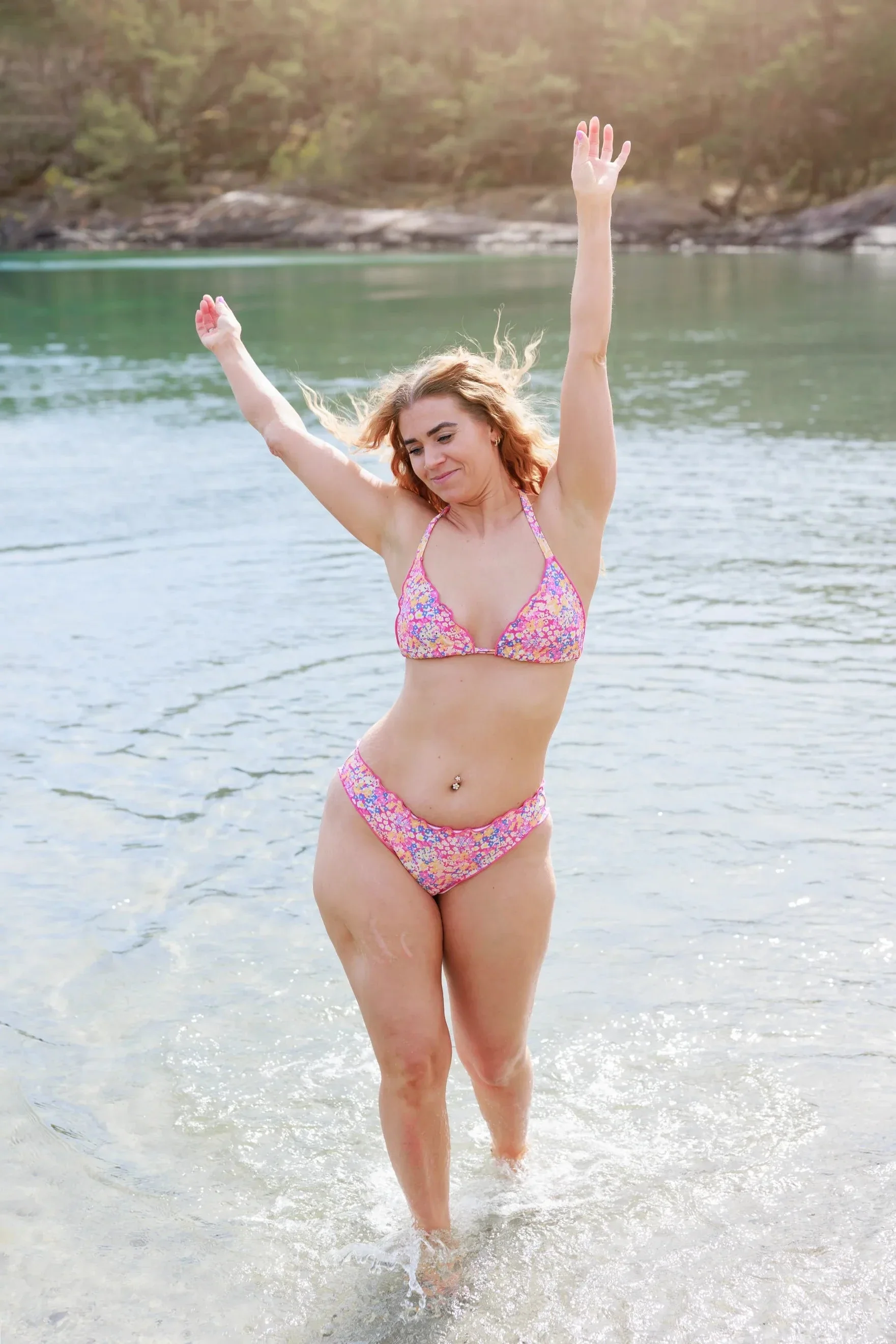 Cuba Ruffles bikinitopp - Mørkerosa - Wildbloom - Image 7