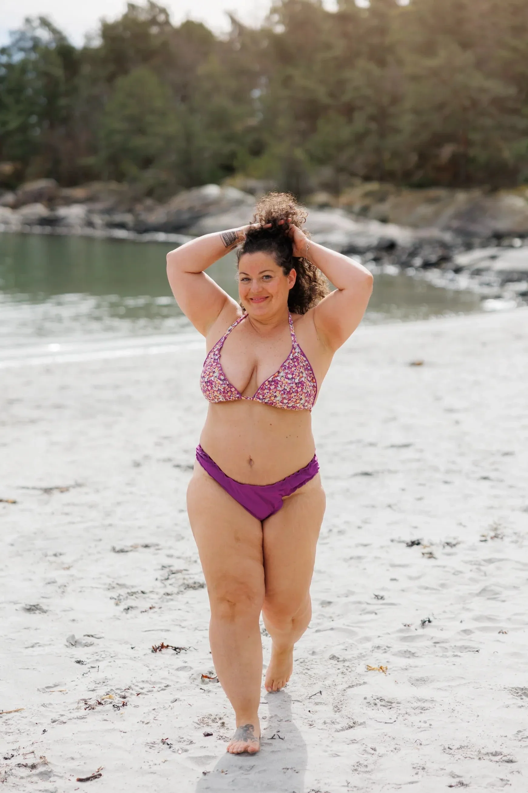 Cuba Ruffles bikinitopp - Mørkelilla - Blossom Symphony - Image 5