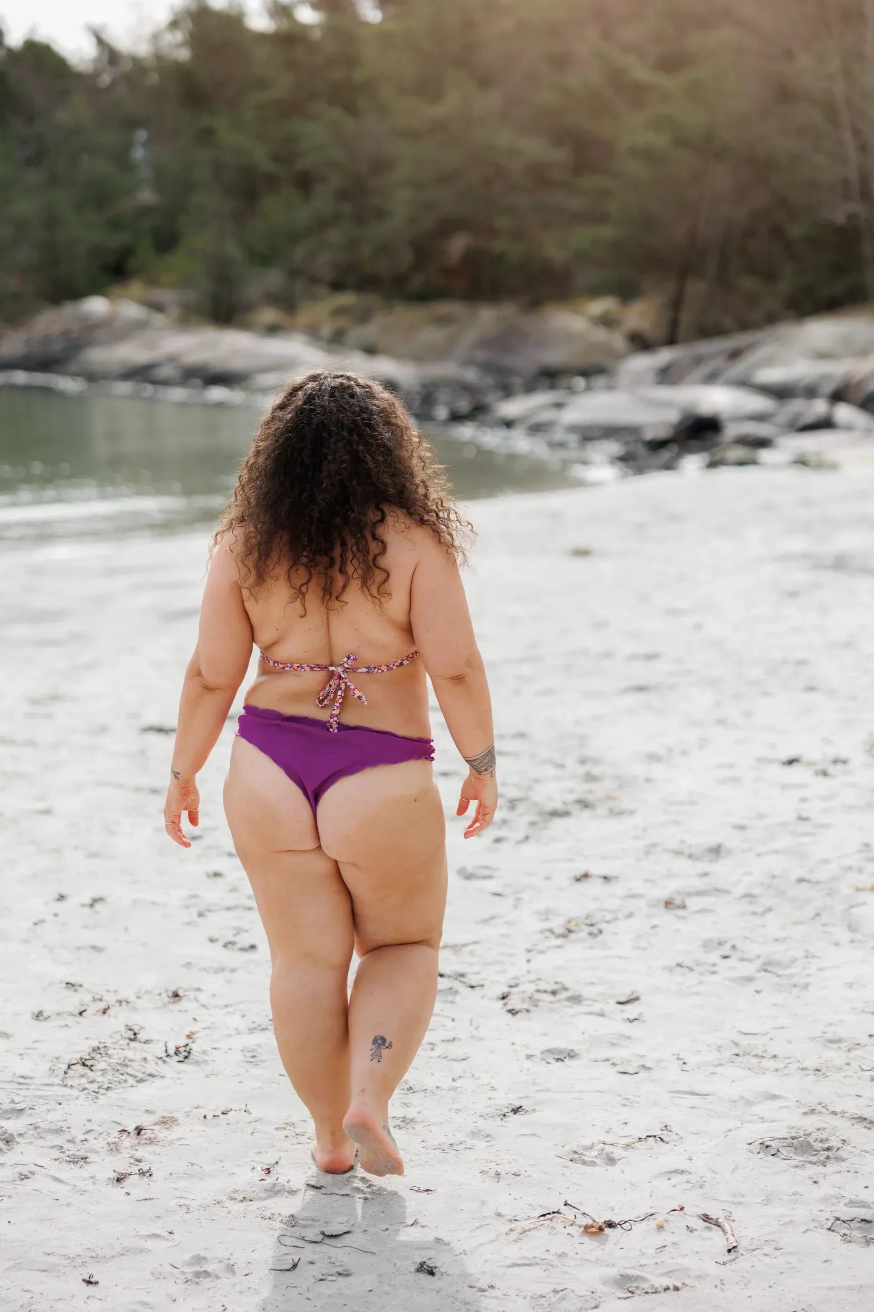 Cuba Ruffles bikinitopp - Mørkelilla - Blossom Symphony - Image 7
