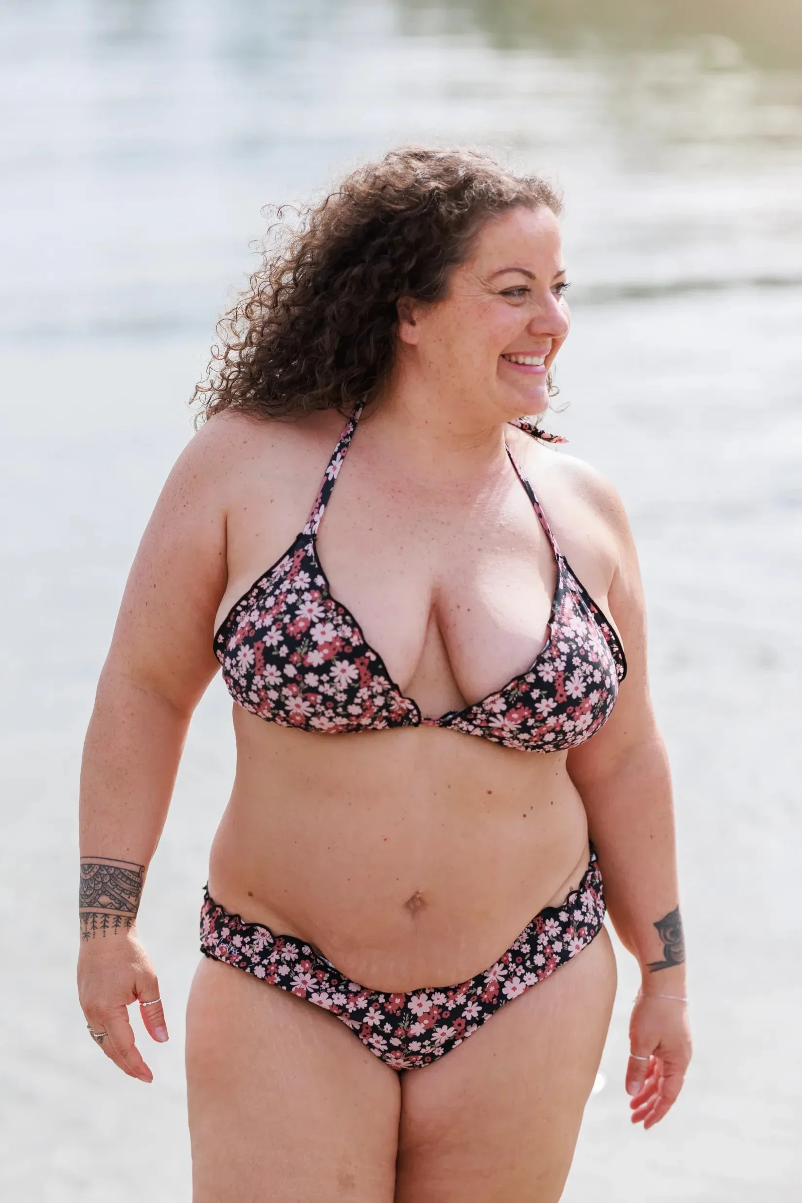 Cuba Ruffles bikinitopp - Svart - Flower Boom - Image 11
