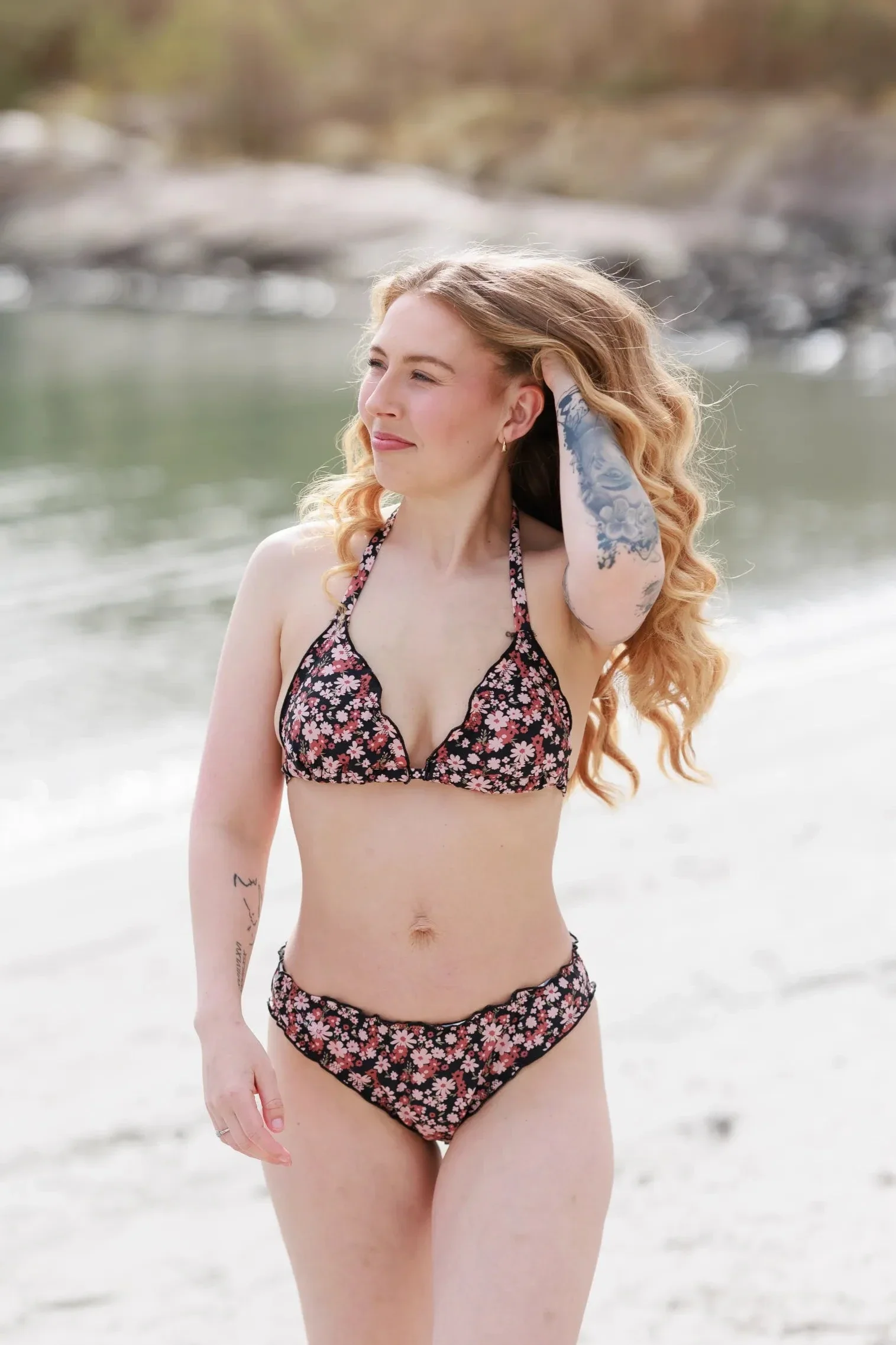 Cuba Ruffles bikinitopp - Svart - Flower Boom - Image 3