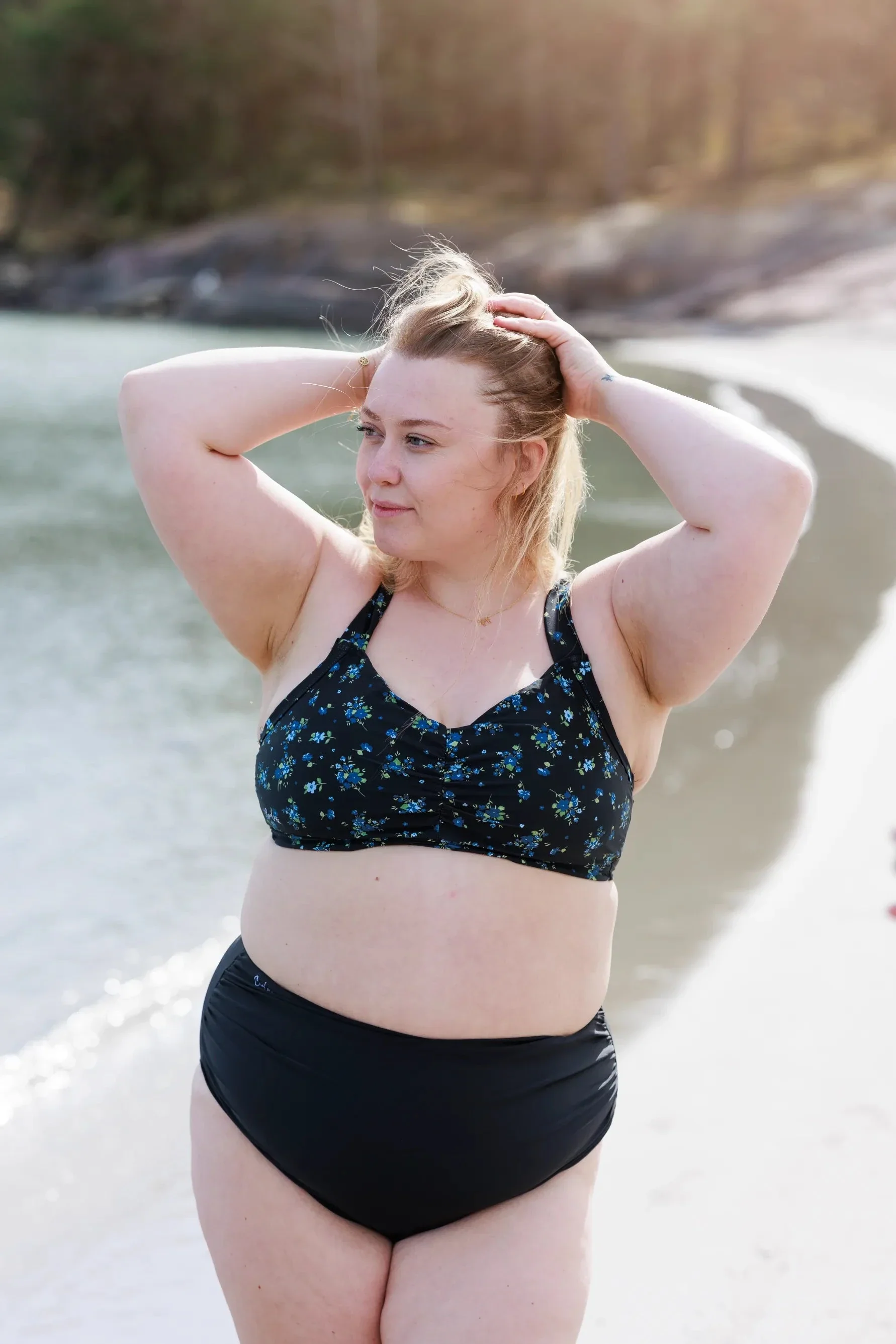 High Waist bikinitruse - Svart - Image 14