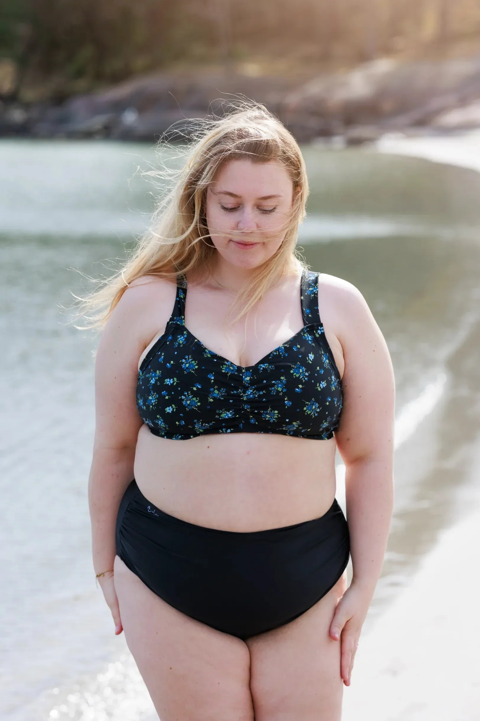 High Waist bikinitruse - Svart - Image 15