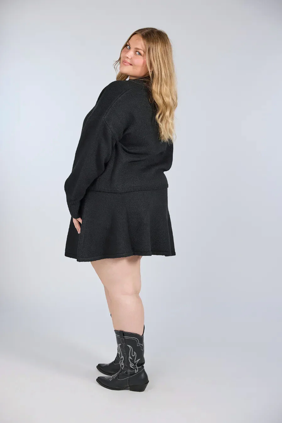 Kathrine Strikk A-Line Skjørt - Svart - Image 7