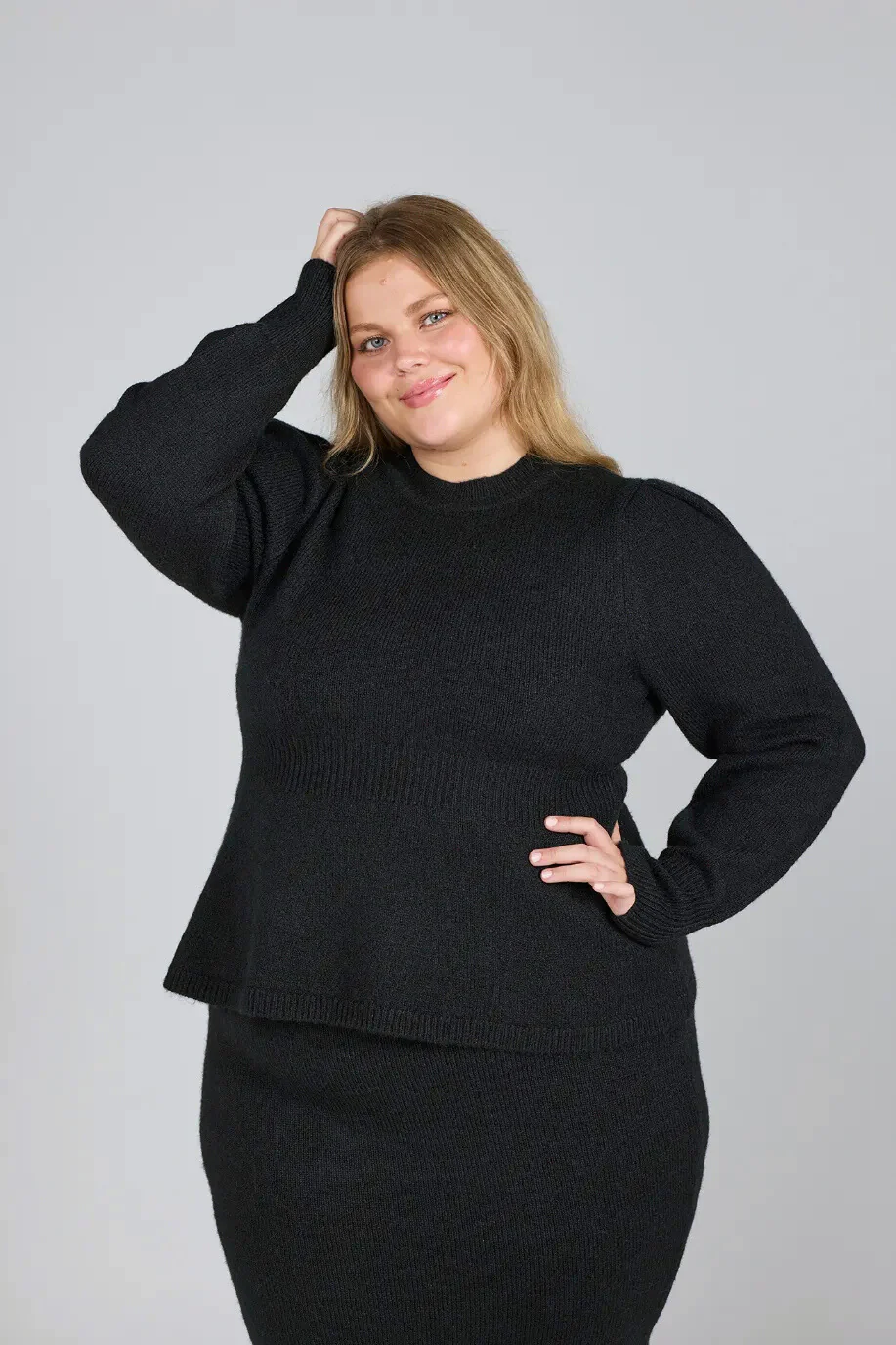 Kathrine Strikkegenser Peplum - Svart