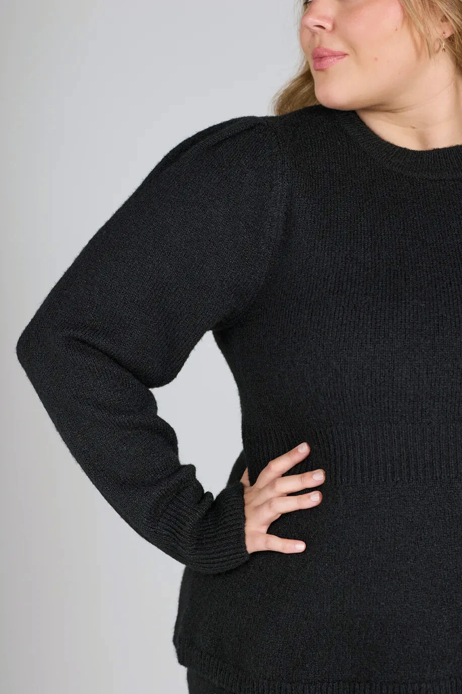 Kathrine Strikkegenser Peplum - Svart - Image 4