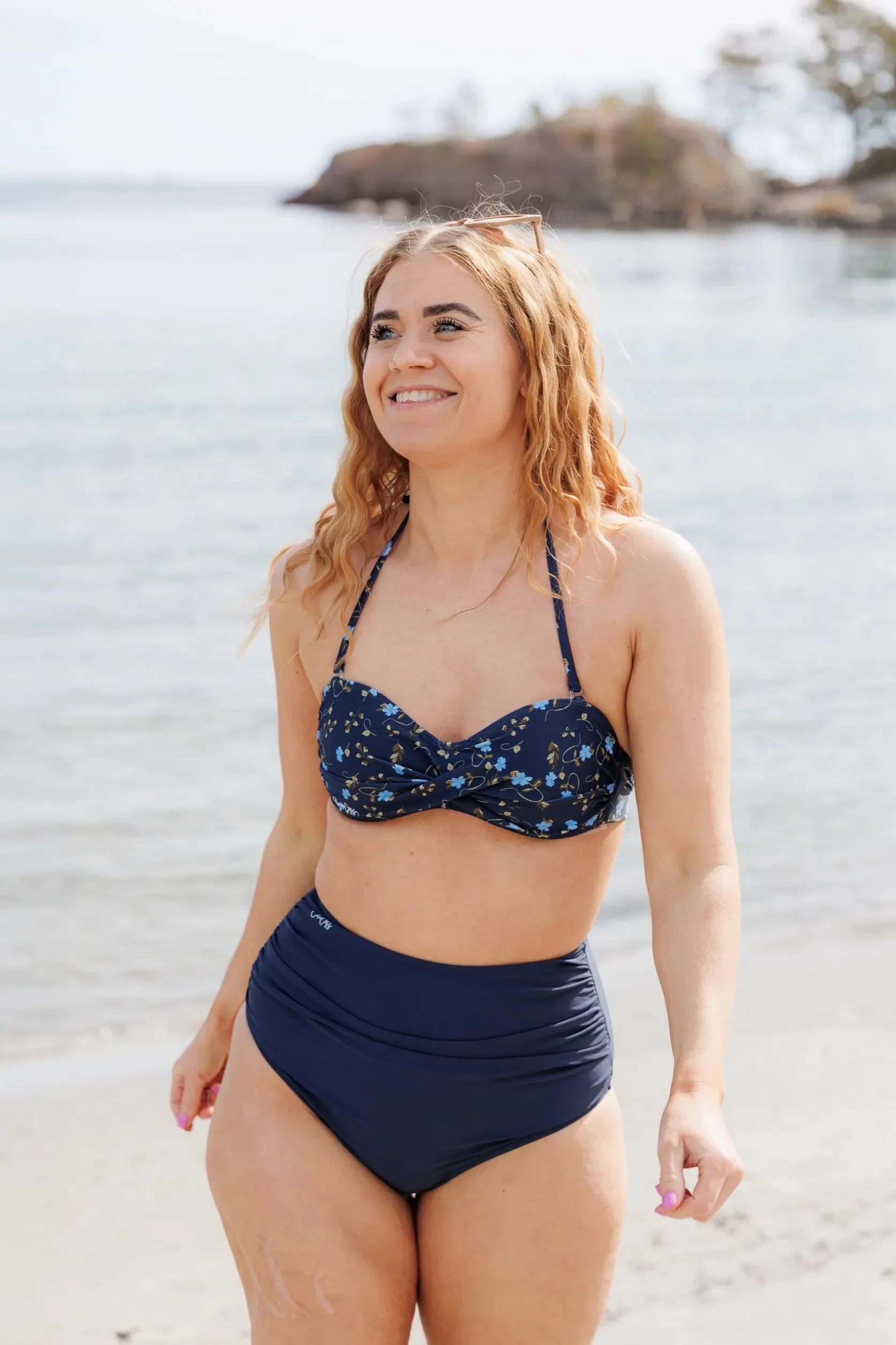 Kypros bikinitopp - Mørkeblå - Floral - Image 3