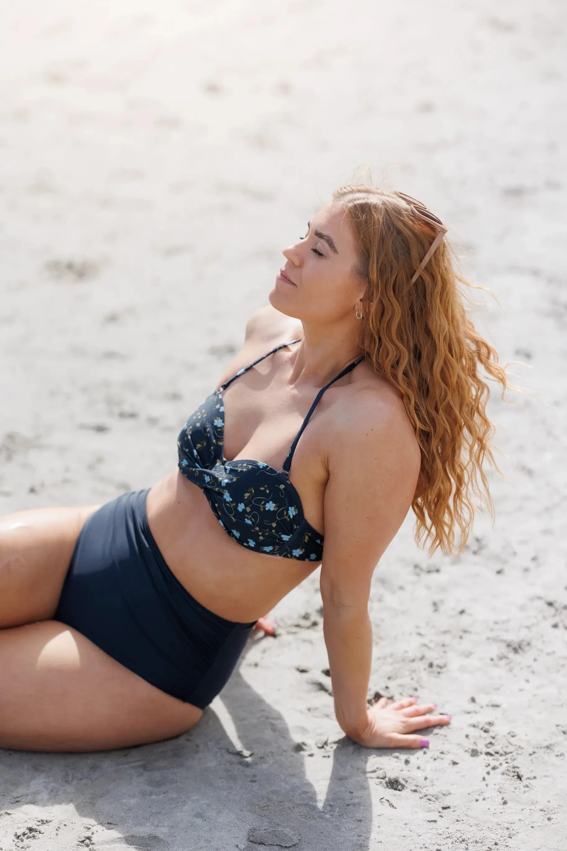 Kypros bikinitopp - Mørkeblå - Floral - Image 4