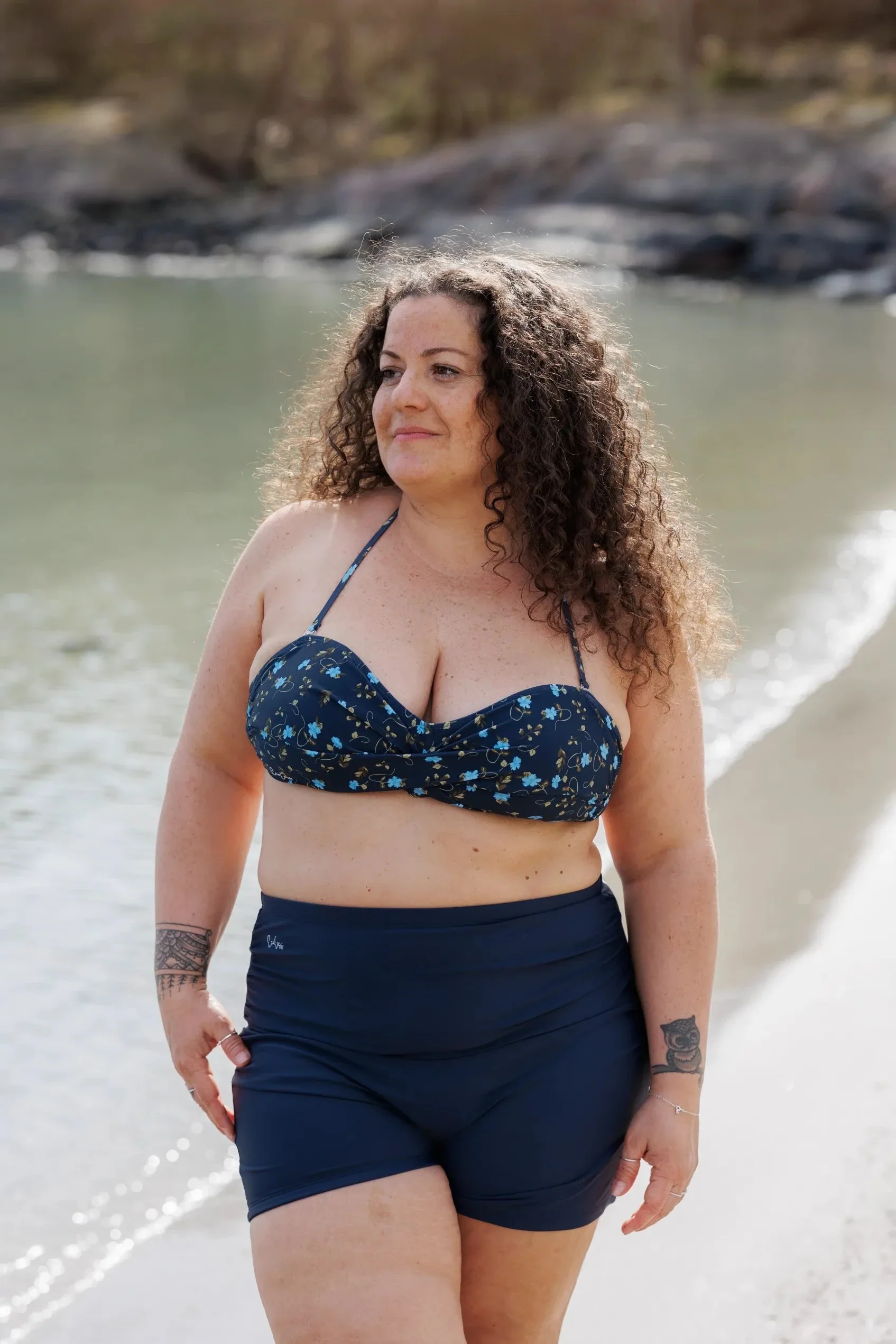 Kypros bikinitopp - Mørkeblå - Floral - Image 7