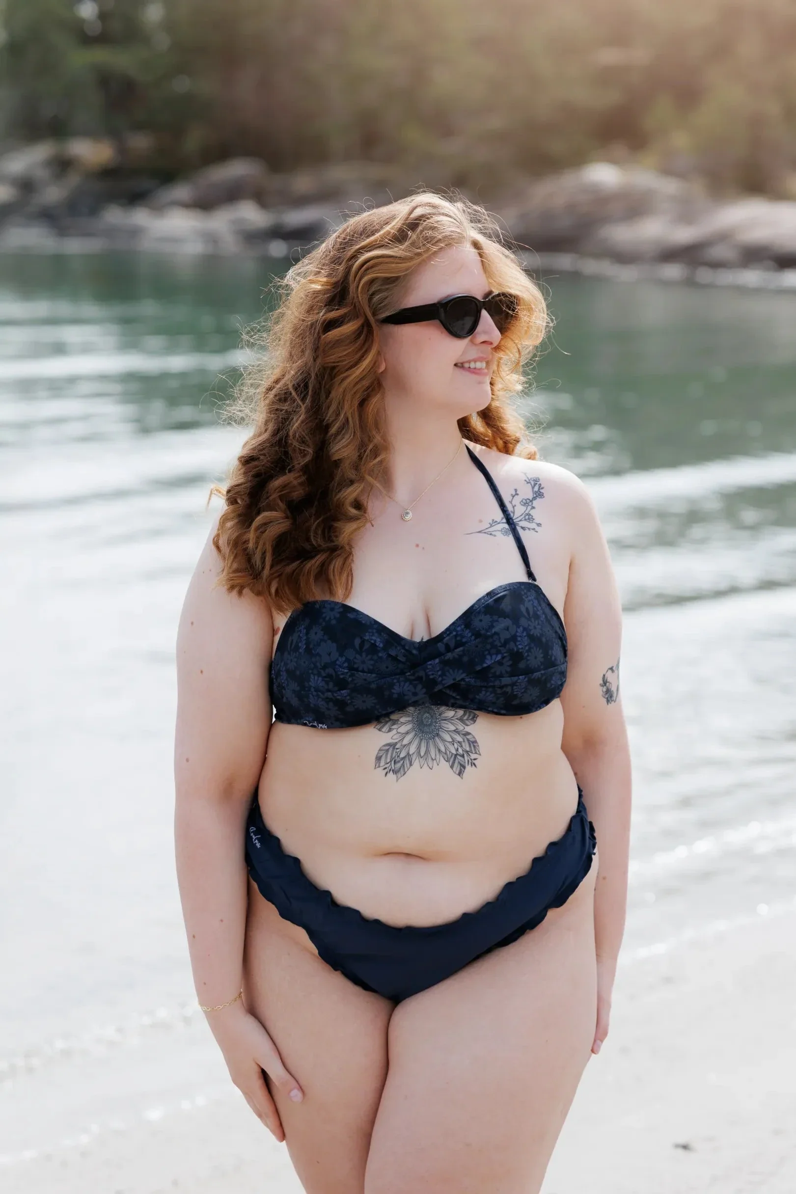 Kypros bikinitopp -  Mørkeblå - Petal Whisper - Image 4