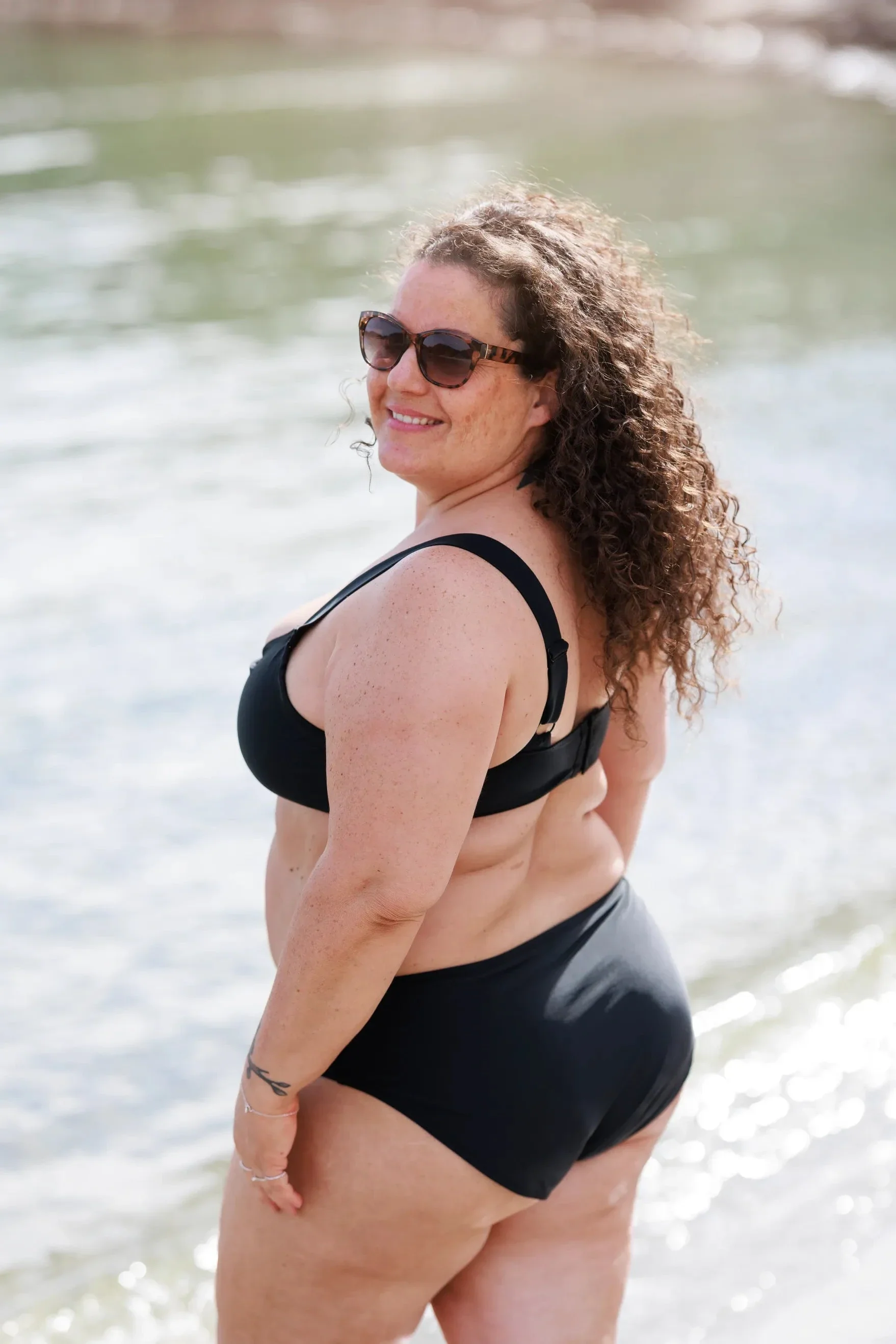 Mid Waist bikinitruse - Svart - Image 12
