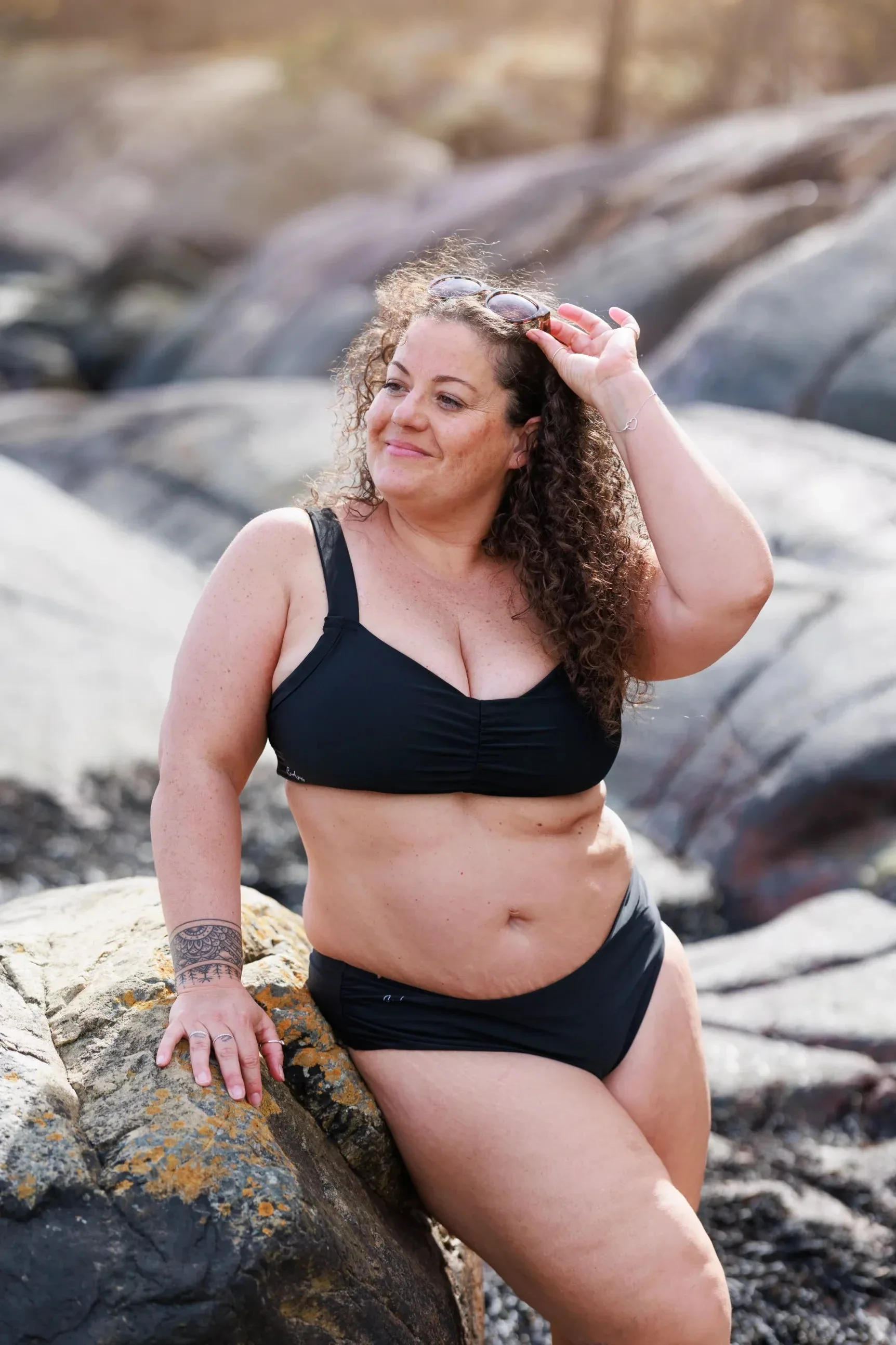 Mid Waist bikinitruse - Svart - Image 13