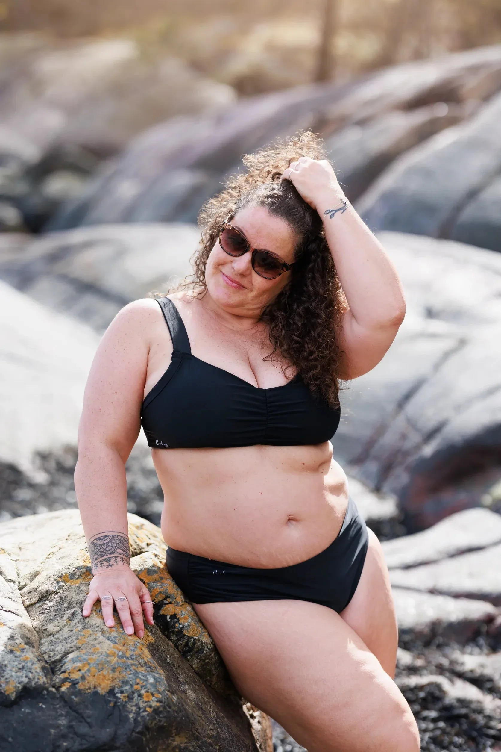 Mid Waist bikinitruse - Svart - Image 15