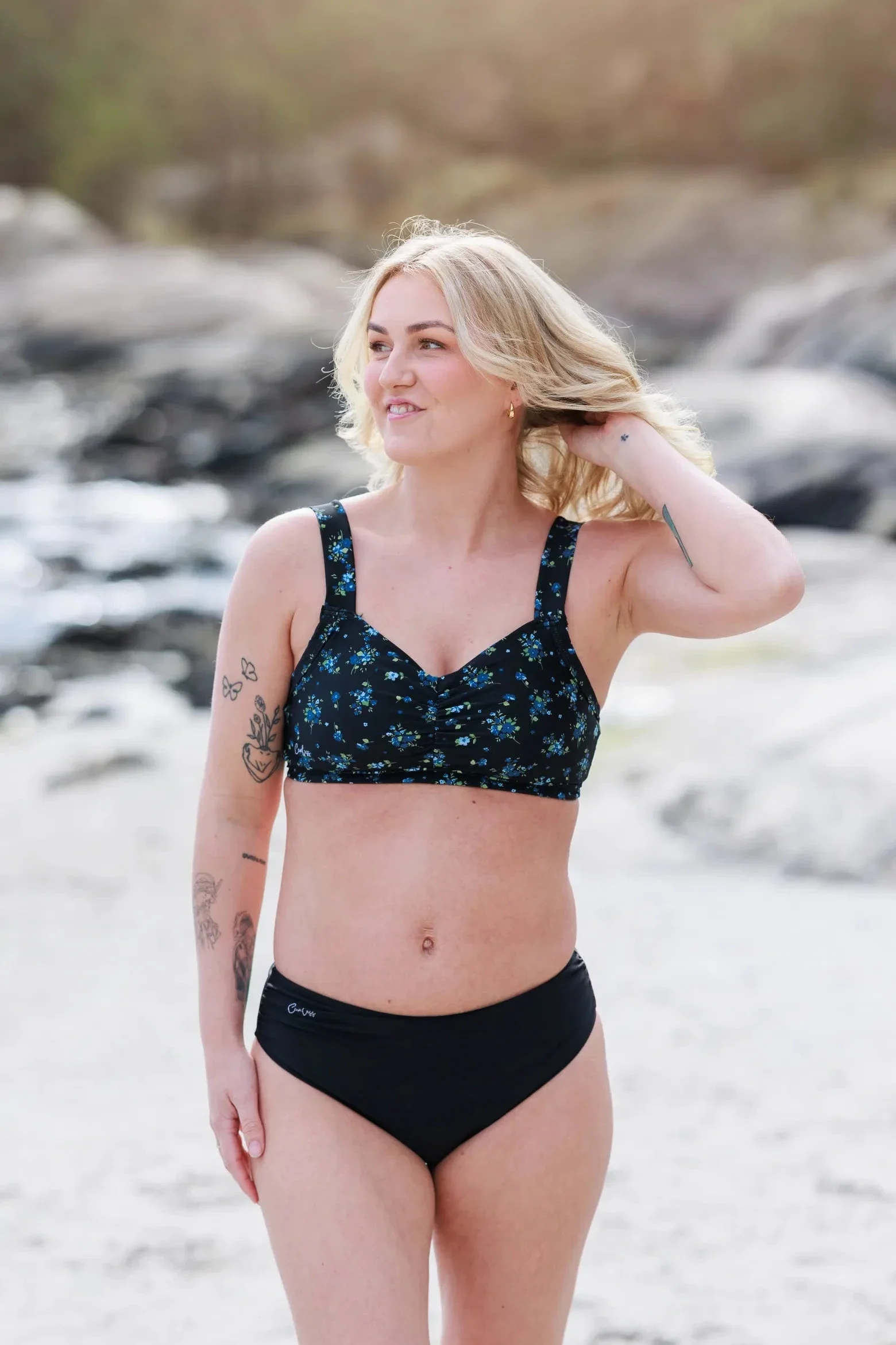 Mid Waist bikinitruse - Svart - Image 18