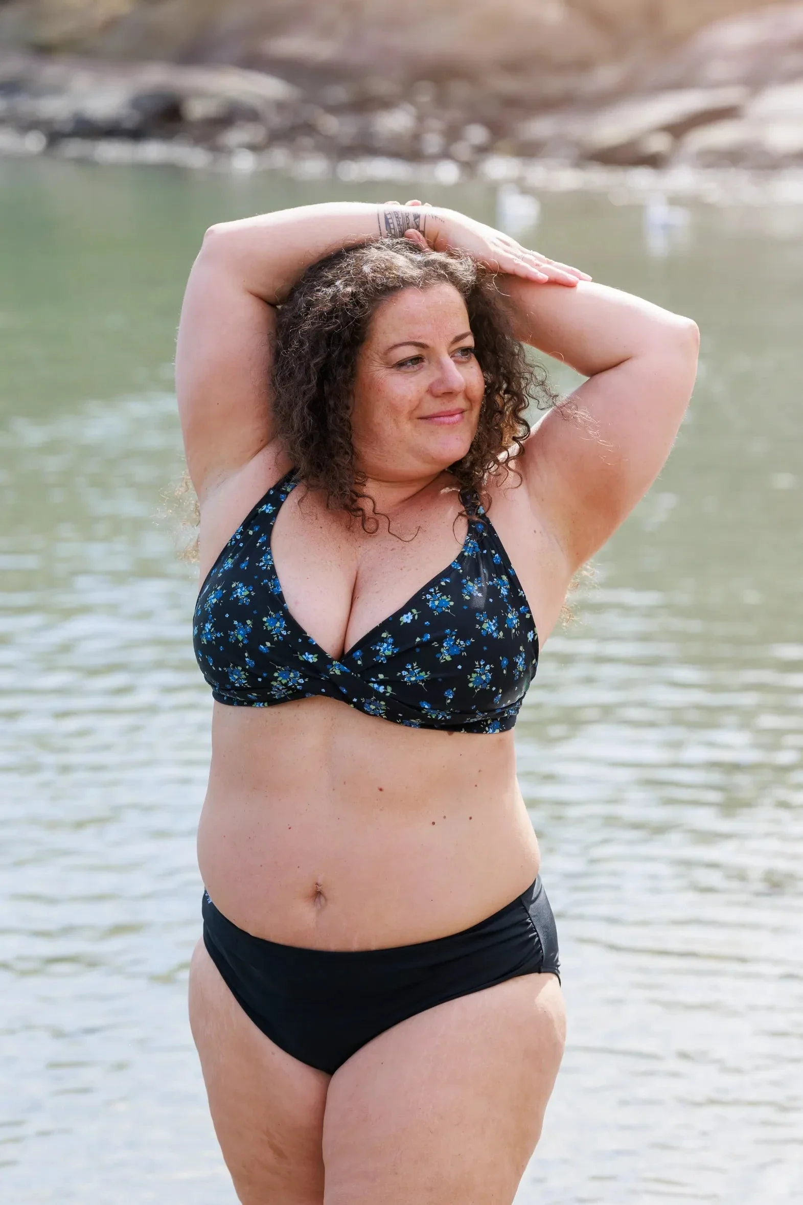 Mid Waist bikinitruse - Svart - Image 3