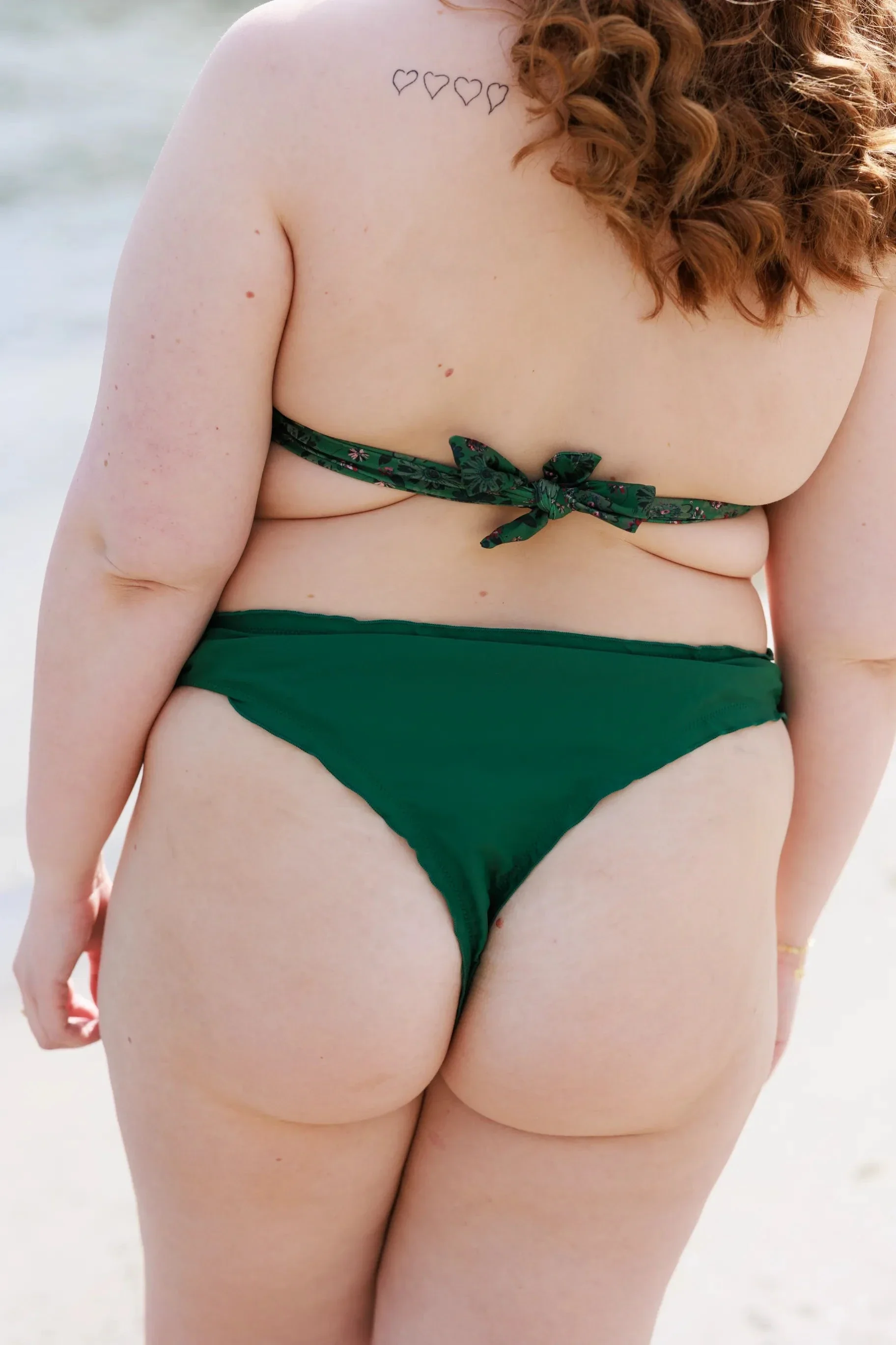 Ruffles bikini string - Mørkegrønn - Image 6