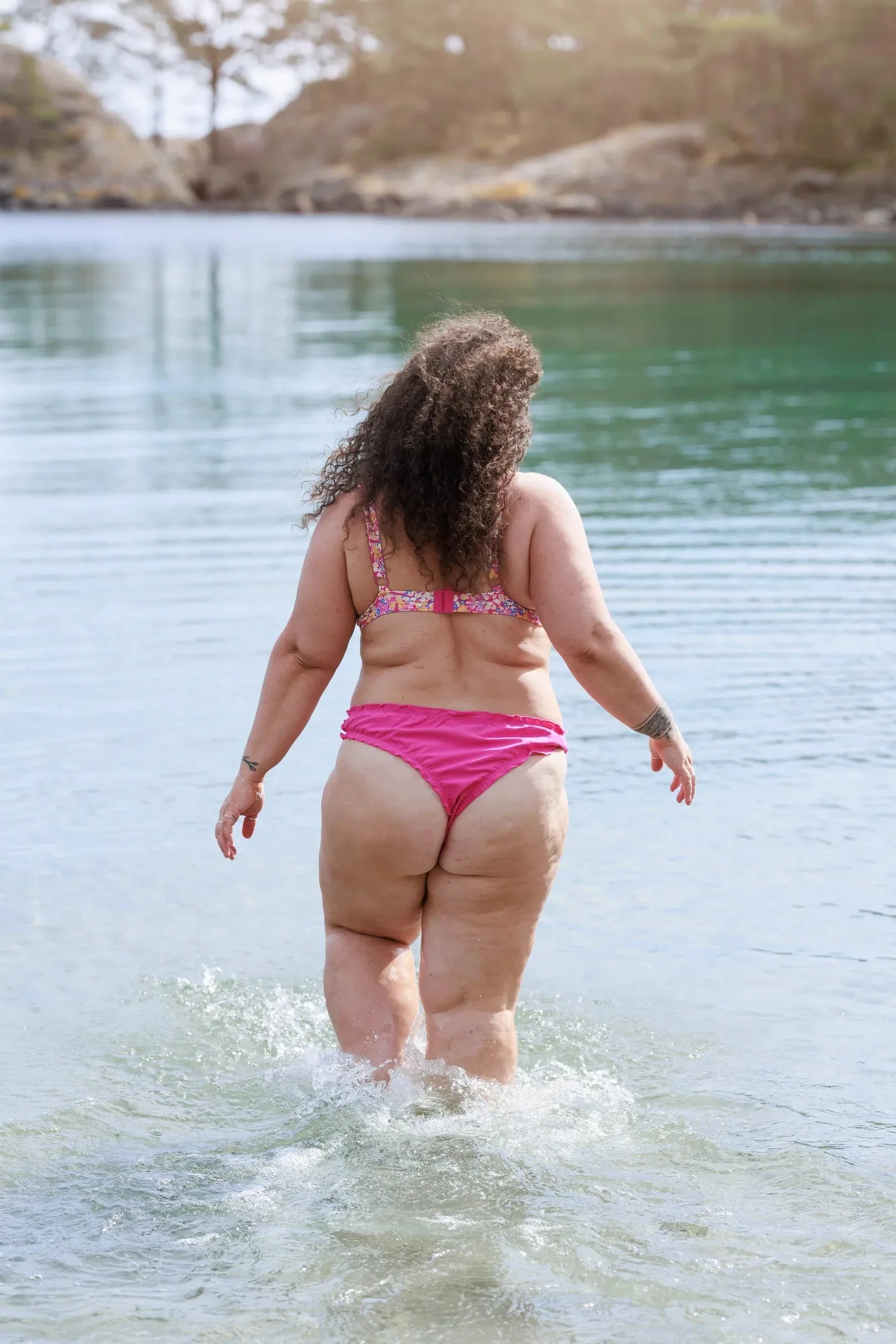 Ruffles string bikinitruse - Mørkerosa - Image 8