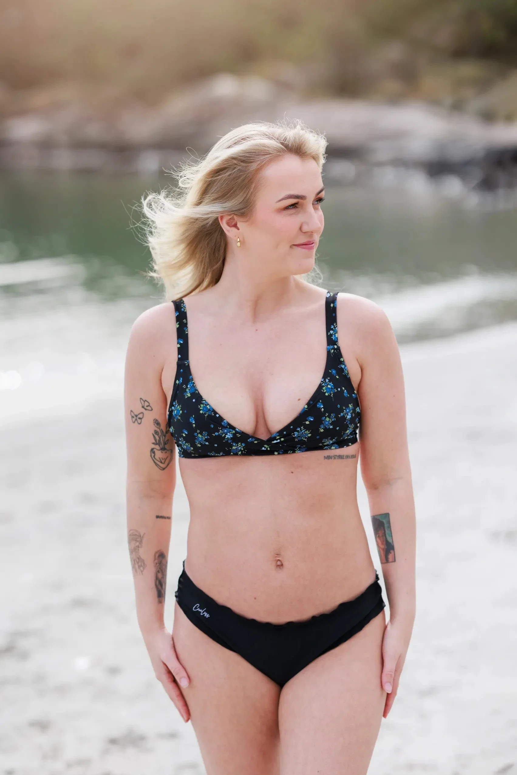 Ruffles bikinitruse - Svart - Image 8