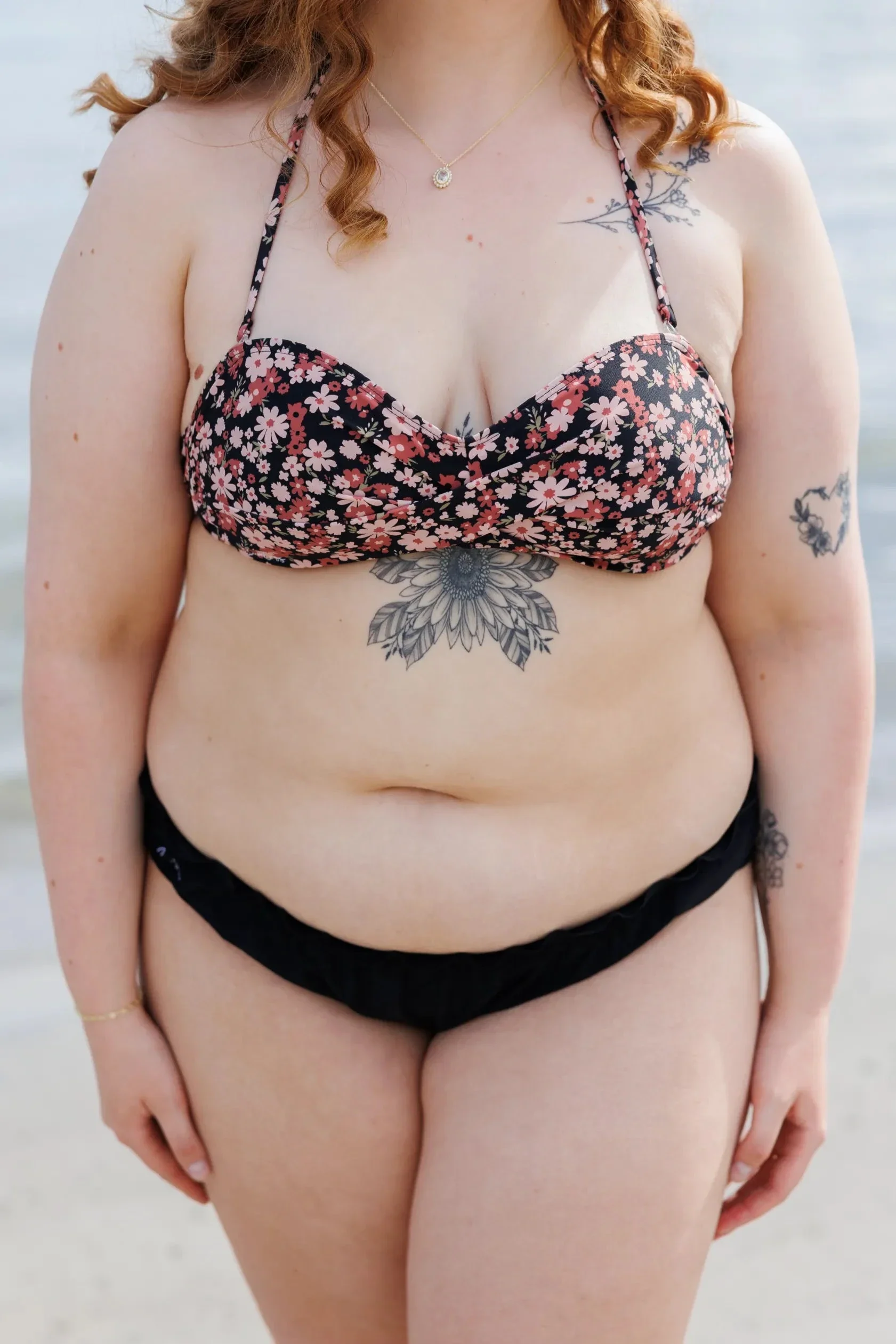 Ruffles bikinitruse - Svart - Image 9