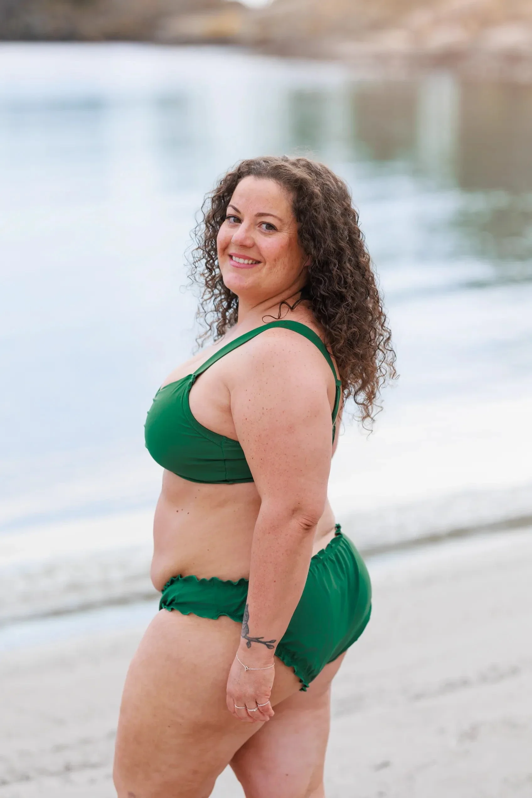 Ruffles bikinitruse -  Mørkegrønn - Image 3