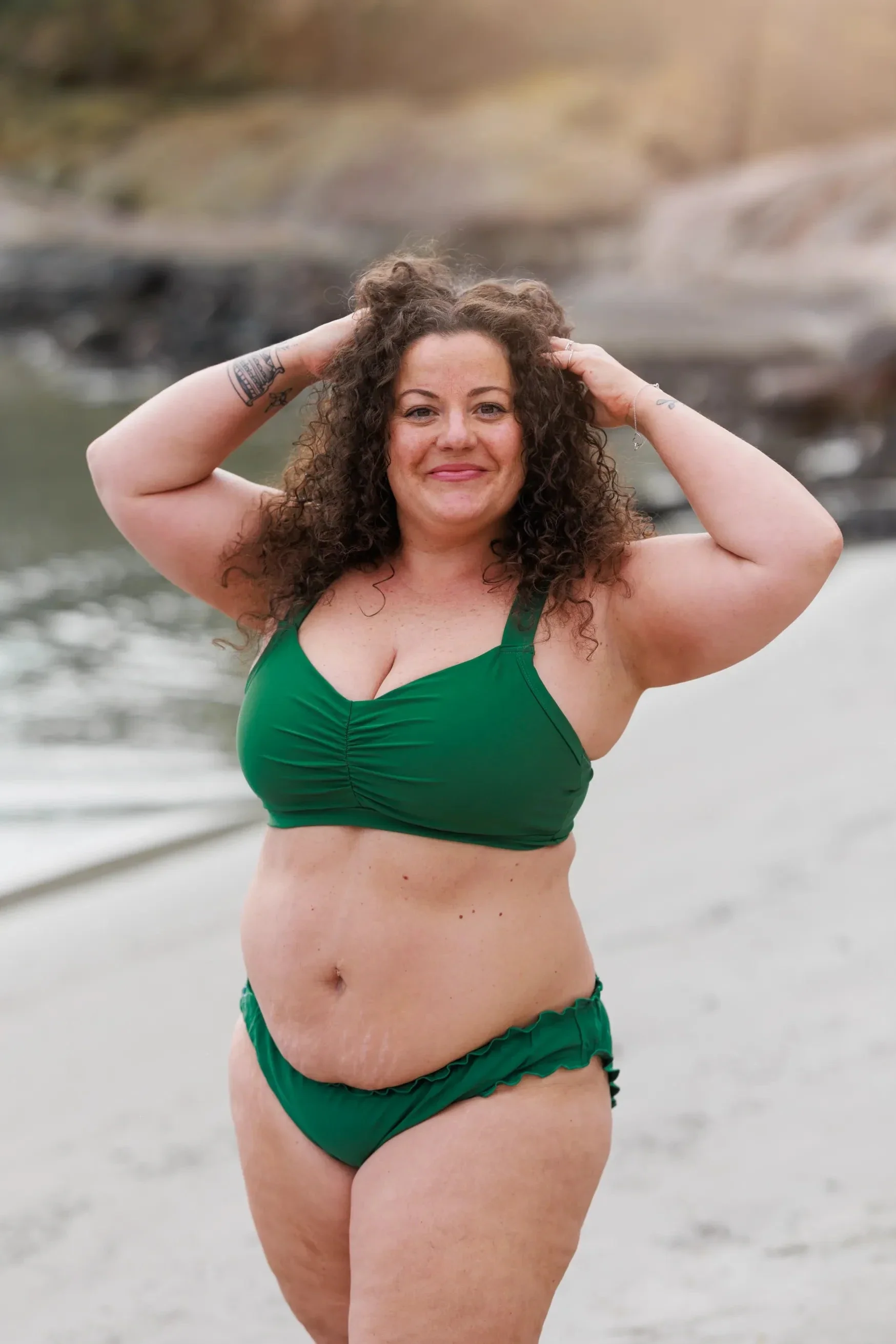 Ruffles bikinitruse -  Mørkegrønn - Image 4