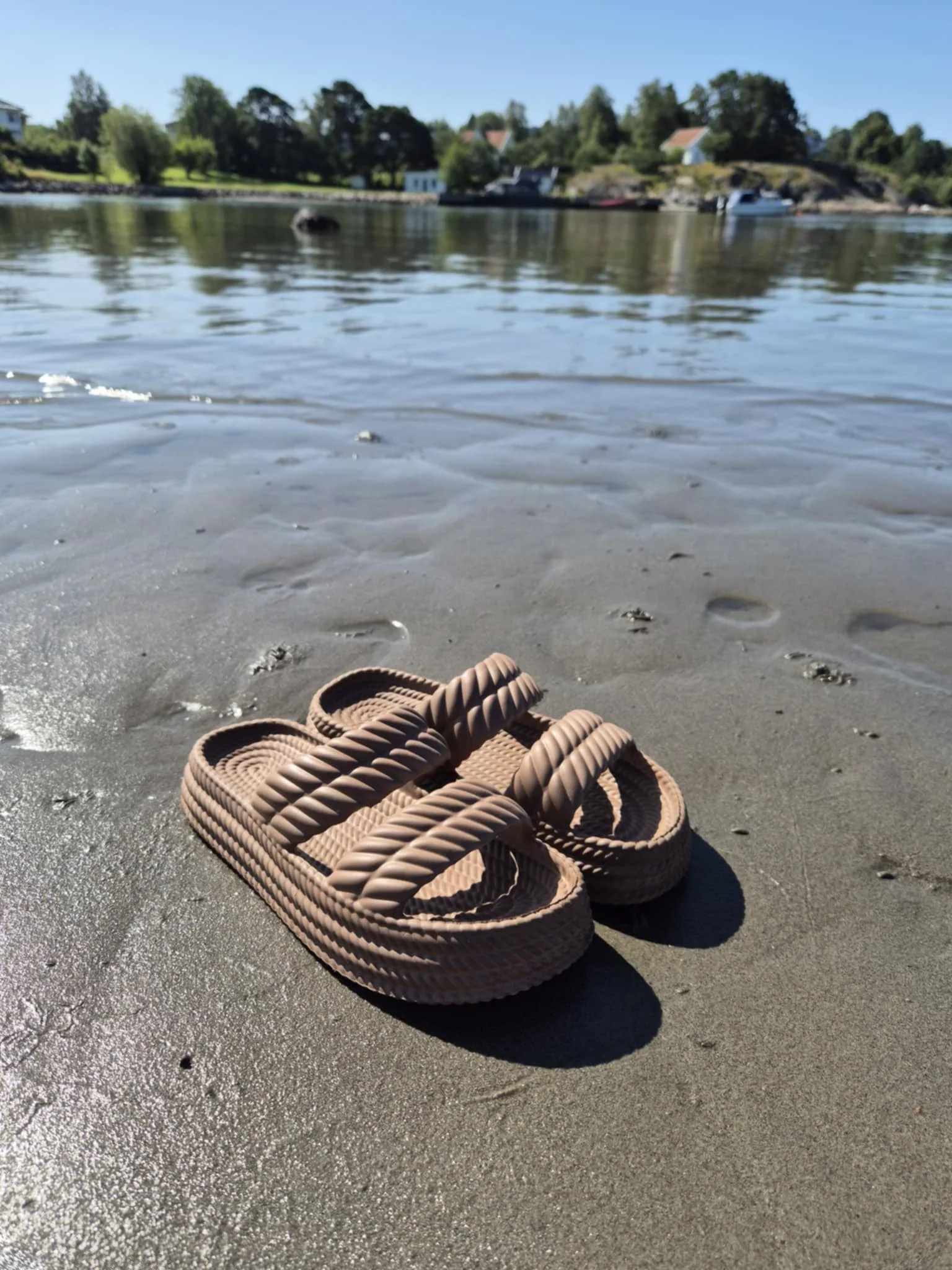 Sara Flops - Beige - Image 4