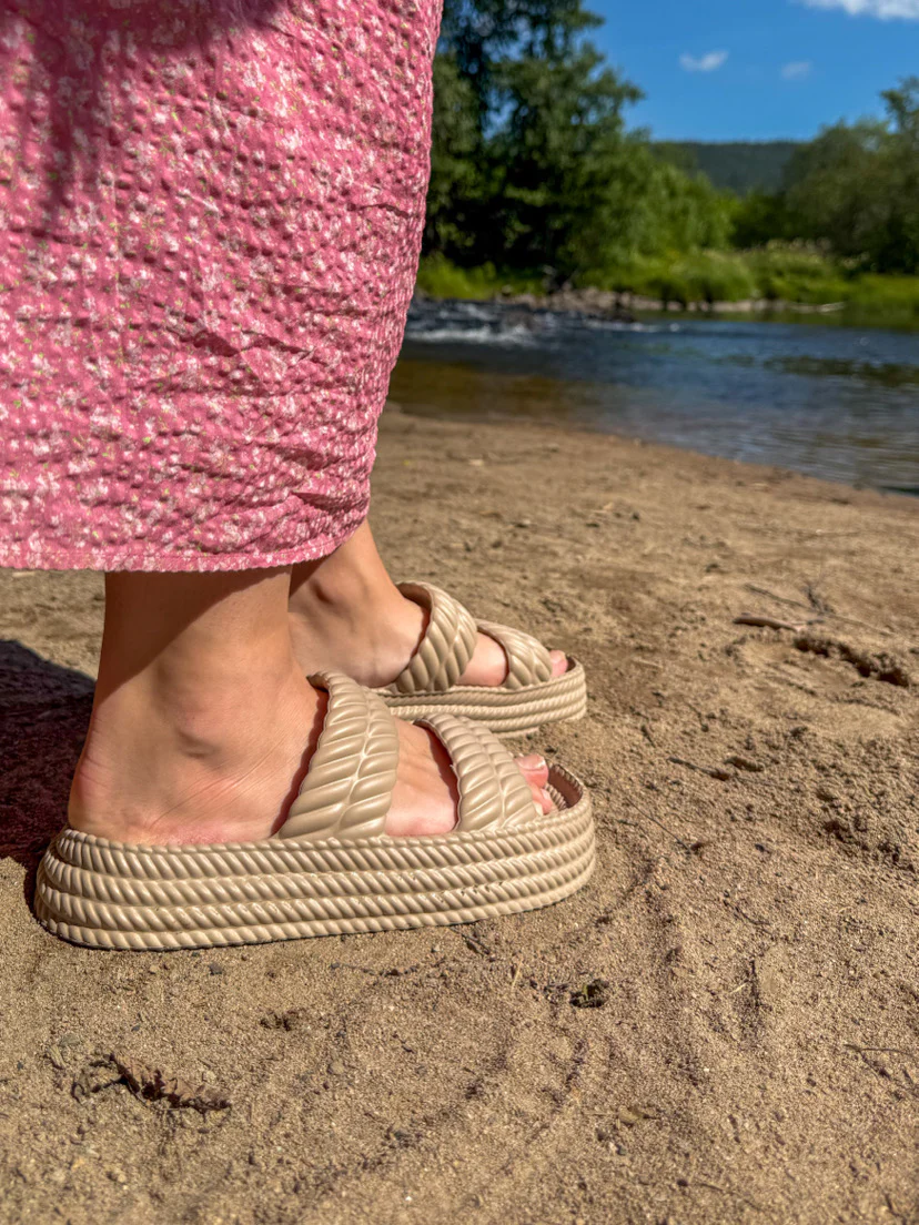 Sara Flops - Beige - Image 9